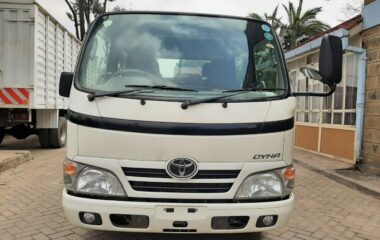 TOYOTA DYNA