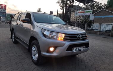 TOYOTA HILUX DOUBLE CAB LOCAL MANUAL